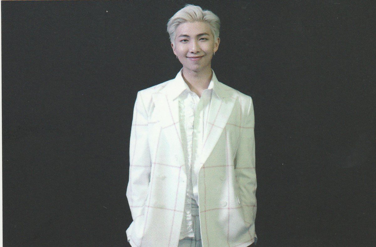 JM_lemonade's tweet photo. 190418 PERSONA 공방포카 스캔본(1) 

(타래에 이어서 계속)

#BTS @BTS_twt https://t.co/DvZliuk2Fs