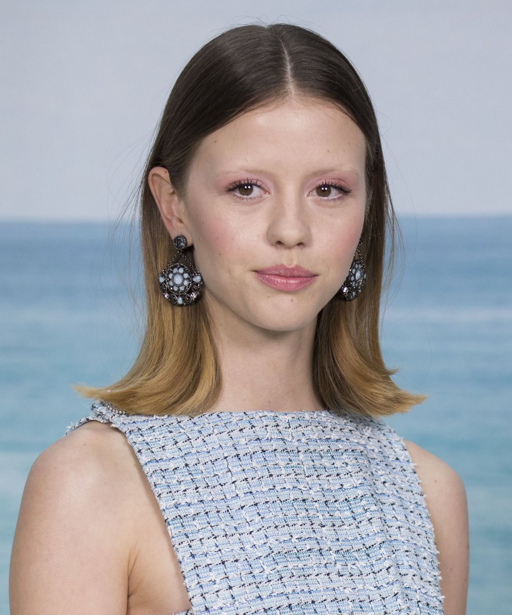 bestofmiagoth's tweet photo. Mia Goth as butterflies (THREAD) https://t.co/xSIaHXpRQz