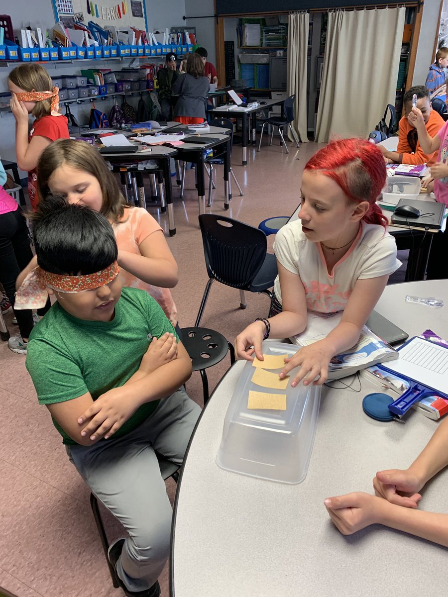 TeamMontgomery4's tweet image. Using our sense of touch to order sandpaper! Students loved having a blindfold on.  😎 #ISDStrong #3TEPride #isd4thgrade