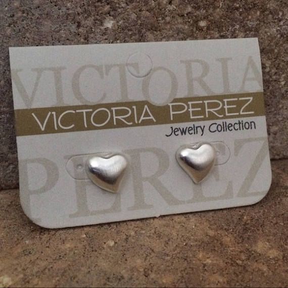 VpdcoViaBonanza's tweet photo. Hearth Stud Earrings https://t.co/JDZELcDhFb Shop via @bonanzamarket #jewelry #fashion #moda #outfit #seattle  #montana #oregon #california #idaho #washington #vancouver  #bismarck  #Minnesota #Nevada #Wisconsin #Michigan #Madison #Detroit #Nebraska https://t.co/fw4P8nkKDJ