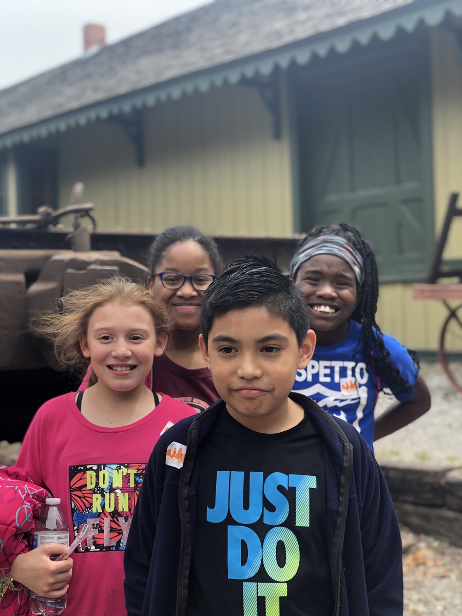 tuckertotsin106's tweet image. Field Trip Fun at Dallas Heritage Village! 👍🏻😍💦#100yearoldllamas #llamasdoingwork @henrielibrary @dhvillage