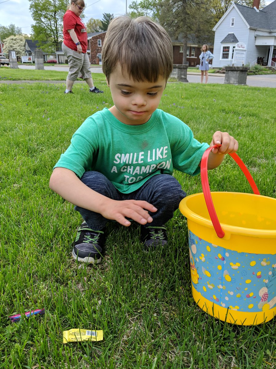 nikkiphoto's tweet photo. Our sincere thanks to the students of @YouthResources for putting on tonight's SMILE on Down Syndrome Easter Hunt at the Historic Boehne House 🐇 https://t.co/TAxtr2baLL