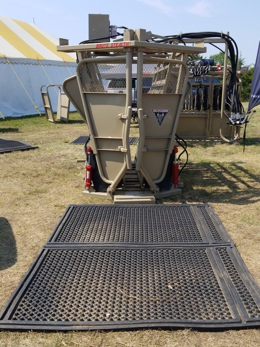 BruteCttleEquip's tweet photo. 🐰🥚EASTER GIVE AWAY!🥚🐰 4X6 livestock traction mats! AND a mineral feeder!
 Get entered now by retweeting this tweet and following us! Earn an extra entry for every person you tag in this tweet! 2 tags= 2 additional entries! #joinourfamily https://t.co/jOqpnXy8rn