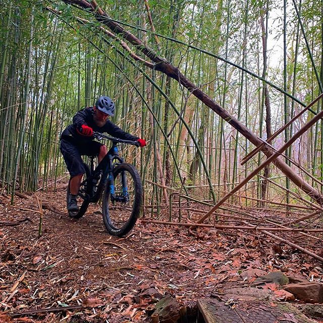 pedalmontclair's tweet photo. Riding local before work with @adam_hauck .
.
#pedalmontclair #nj #nyc #pivotcycles #mach55 #mtb #mountainbike #dh #downhill #supportyourlocalbikeshop https://t.co/budf3yJmHF https://t.co/Im65fYw9Ry