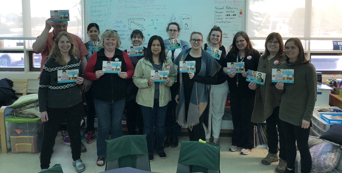 heather_jefkins's tweet photo. Today the staff at #AssiginackPS all took the pledge to #BuildBetterSchools. Like all @ETFOeducators we know that together we will stand up for our students because #CutsHurtKids and #ClassSizeMatters. #ETFOStrong https://t.co/Ej3kawMBI9
