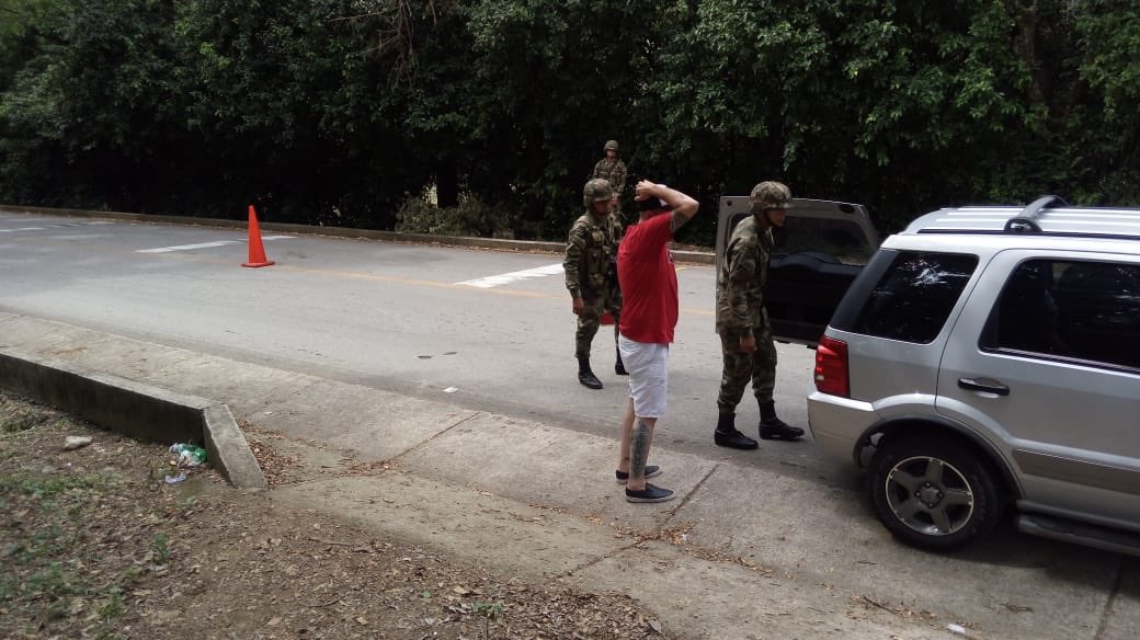 Ejercito_Div5's tweet photo. Los #HéroesBicentenarios del Comando Operativo de Estabilización y Consolidación Zeus y el #Bicai realizaron puesto de Control en  Puente Amarillo en Chaparral, sur del Tolima. #ViajeSeguro su @COL_EJERCITO está en la vía. #Cozeu #SextaBrigada https://t.co/qoafK0VCP0