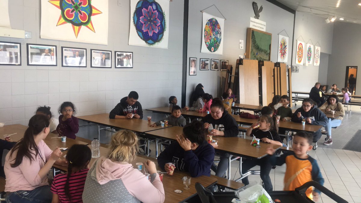 payepot89's tweet photo. In #health we have been learning about #foodpolicies &amp; societal food issues (eg, #foodinsecurity). In the past two weeks we have provided fresh &amp; healthy snacks to our school in the canteen. Today, we wrapped things up by making &amp; sharing a healthy snack with our buddies! https://t.co/YctEwg90uK