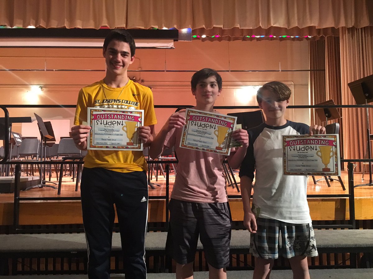 jharri111's tweet photo. Third quarter awards #mvprocks #finishingstrong @therealVANDER1 @MsKenney1 https://t.co/usk18K8d6o