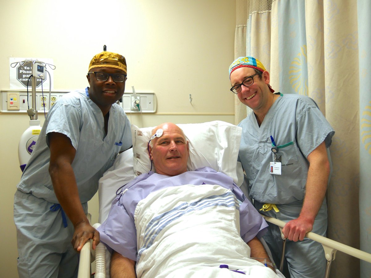 OslerHealth's tweet image. Meet James, our very first same-day knee surgery patient who is back to have his second knee done! Also pictured is Dr. Ato Sekyi-Otu &amp;amp; Dr. Andrew Suess. We’re so proud to offer this procedure to select patients who can walk out of the hospital on the day of their surgery.