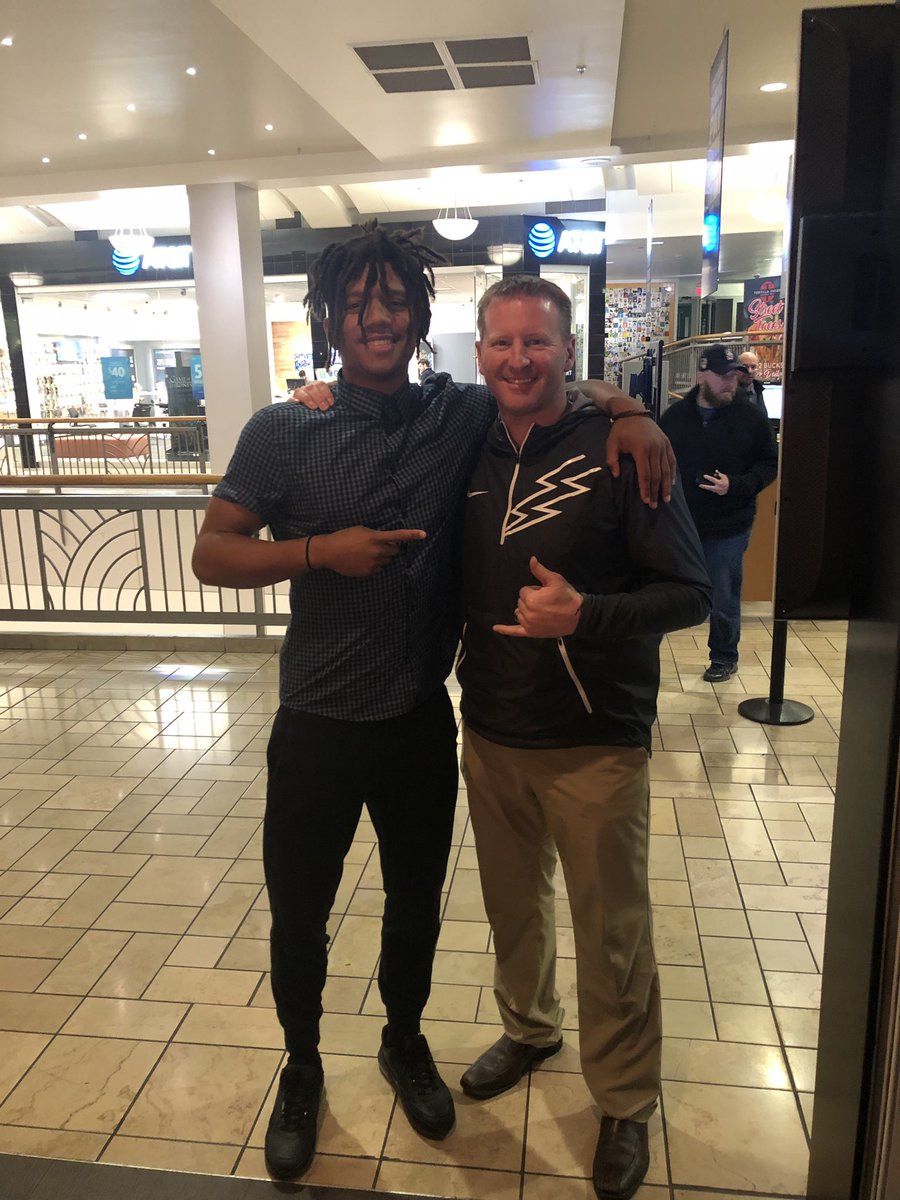 isaiah_strong4's tweet photo. Blessed to receive an offer from The Air Force Academy to continue my football career! Thank you to Coach Theissen and @AF_Football https://t.co/NARdJpXVAb