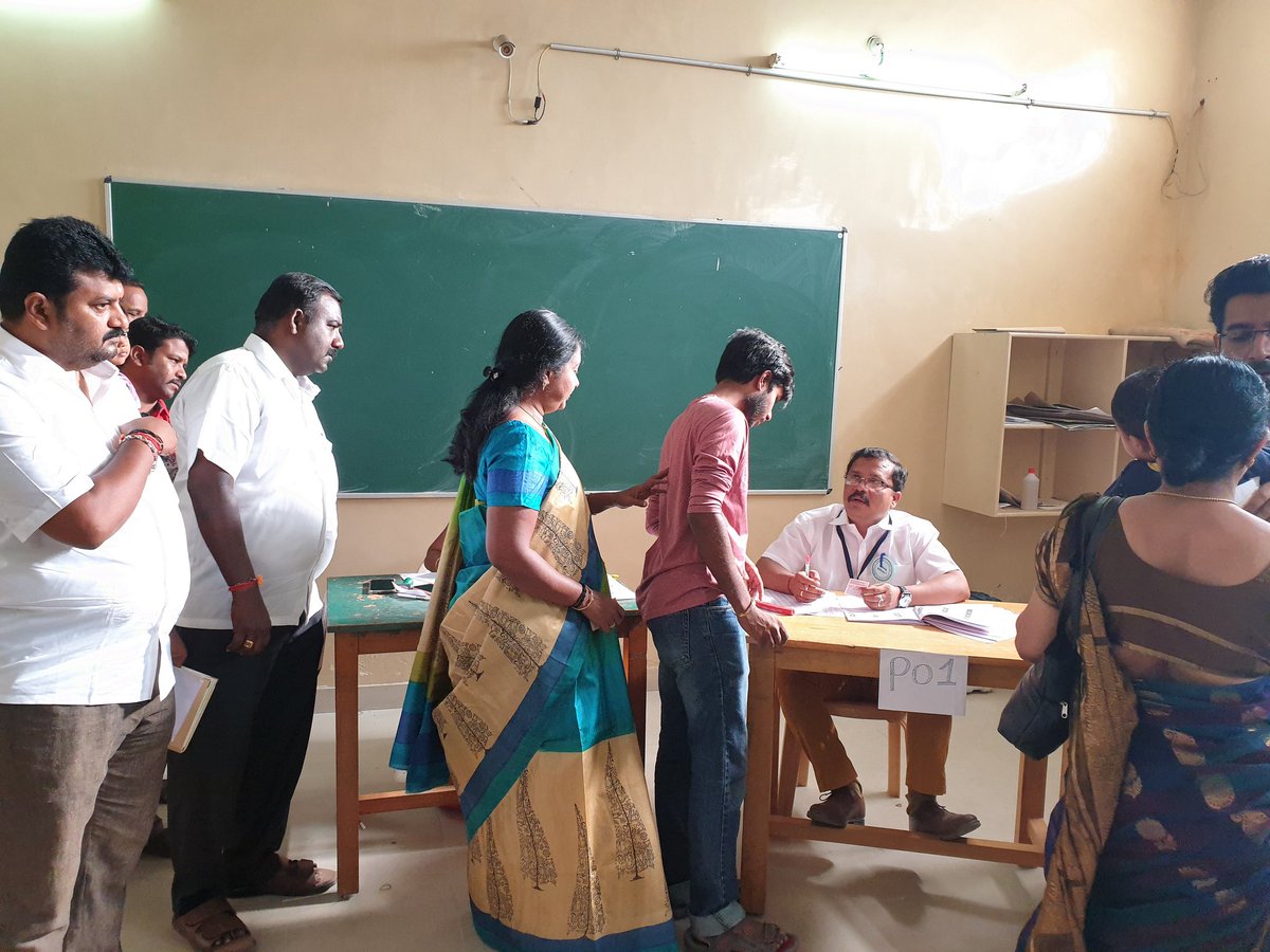 VanathiBJP's tweet photo. Voted !!!!
With my son - first time voter 
முதல் வாக்காளரான மகனுடன்  கோவையில் வாக்களித்தேன். 
#EveryVoteForModi #electionday 
#TNelections2019 https://t.co/stByB6joSK
