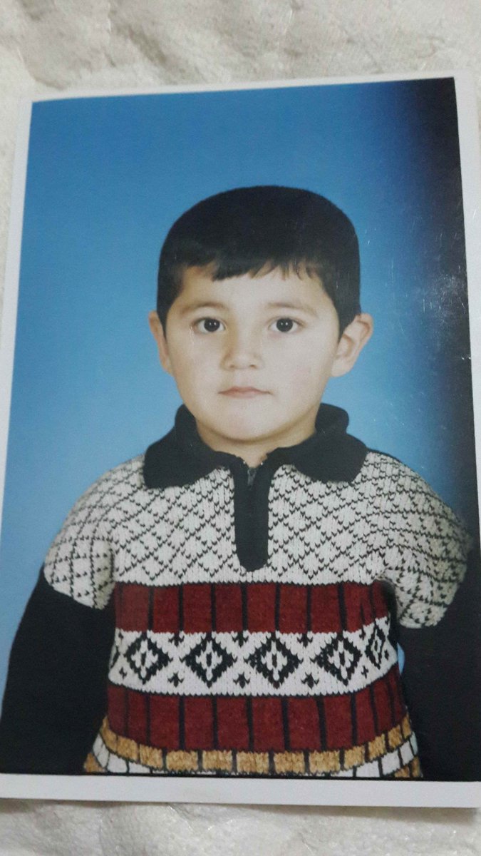 Şuna bak ya ne kadar masum duruyomuşum keşke geçmişe çocukluğumuza dönsek dimi