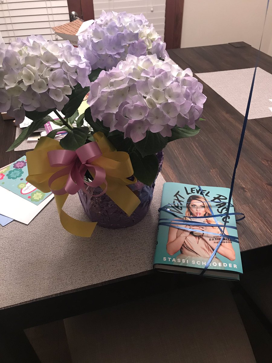 pittchick's tweet photo. What an amazing birthday surprise!! @stassi new book and beautiful hydrangeas!!  Thanks to my wonderful husband @JonParknavy 😘#loveyou #NextLevelBasic 😍 https://t.co/zXX2H98iBm