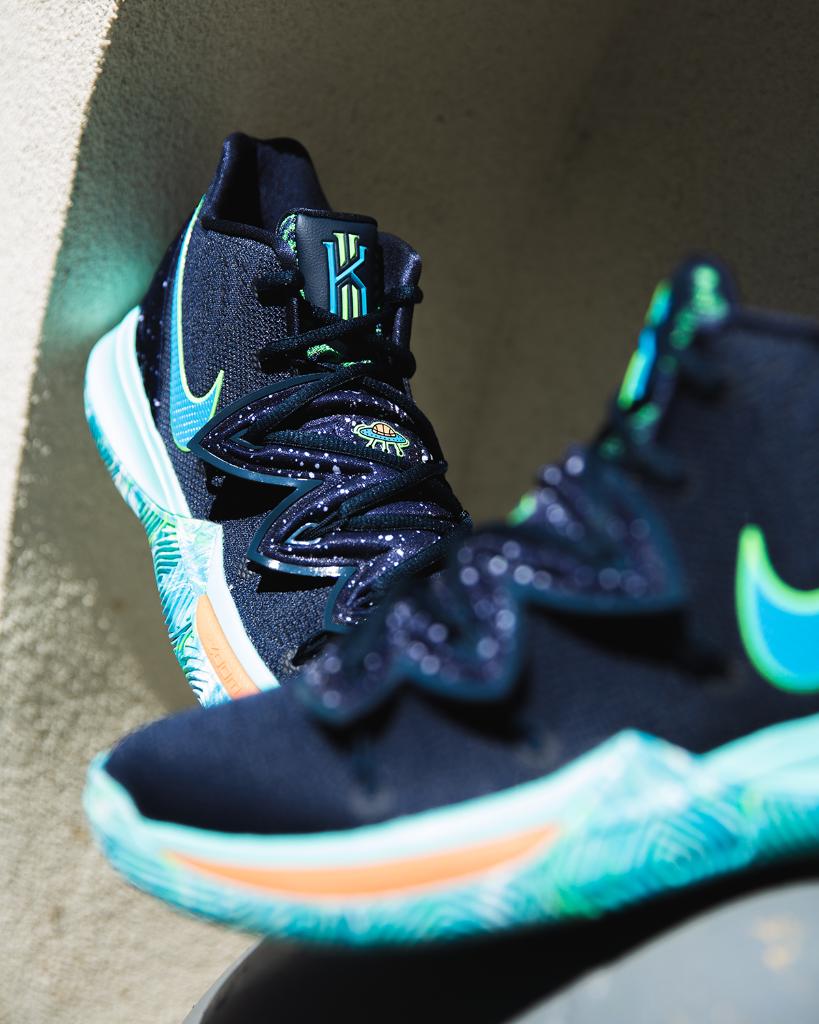 kyrie 5 ufo foot locker