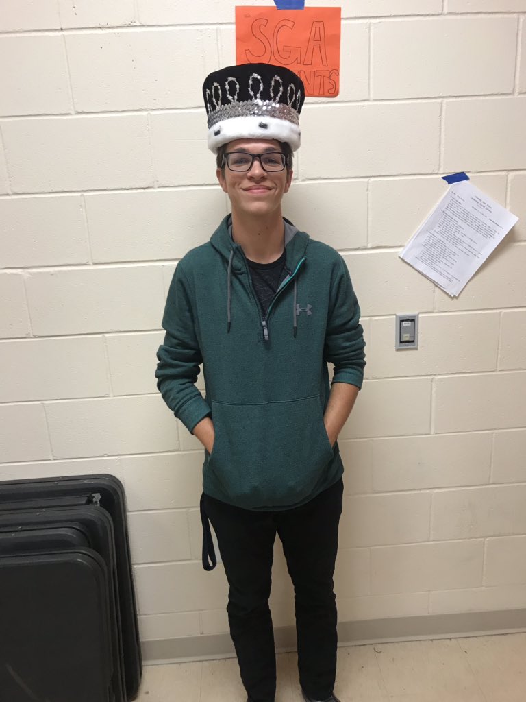 TLMcCann_VCSCTE's tweet photo. Prom Royalty 2019 https://t.co/l6Oeu0GdI5
