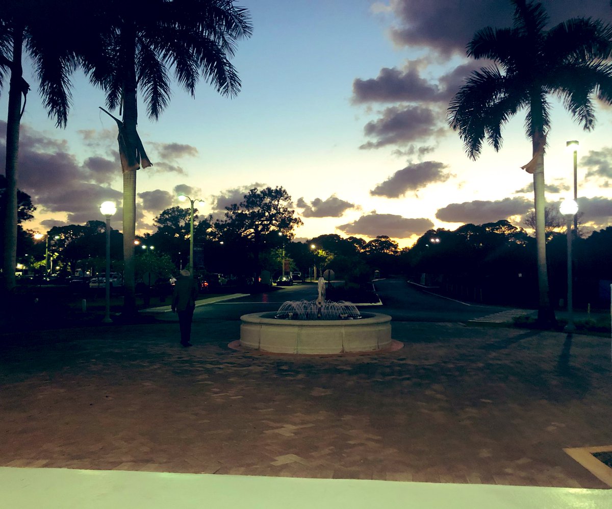 stu_campusmin's tweet photo. “But they urged him strongly, "Stay with us, for it is nearly evening; the day is almost over." So he went in to stay with them.” - Luke 24:29. #40thDayofLent #WednesdayofHolyWeek https://t.co/dz53cMHxoQ