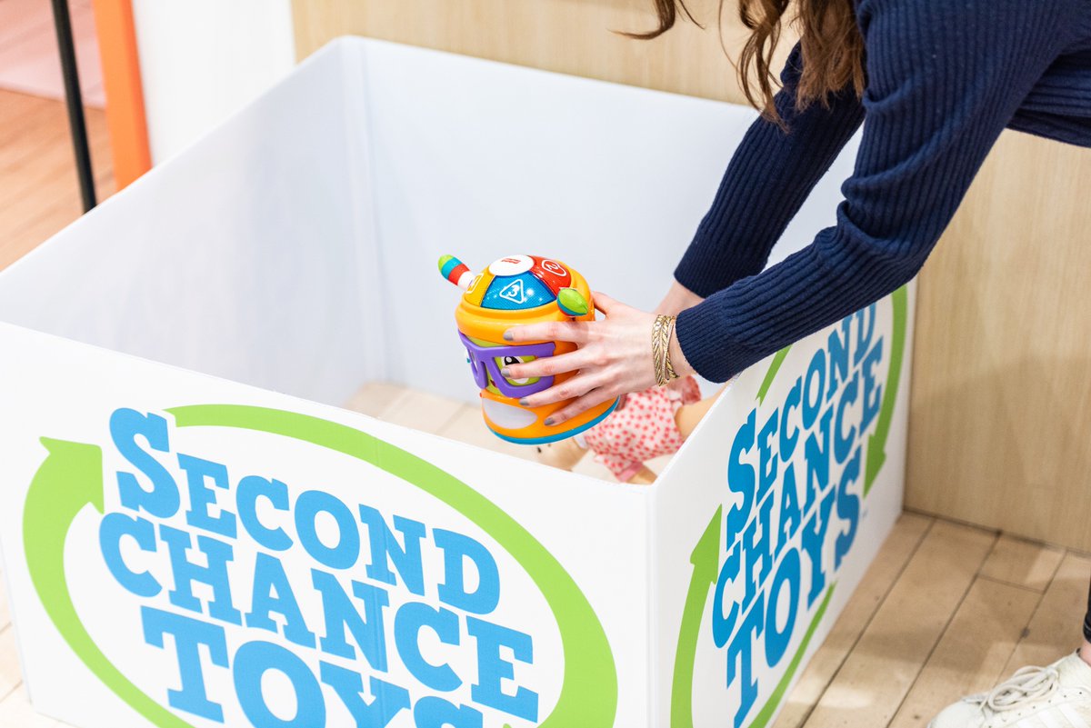 wearefourpost's tweet photo. Want to win a $100 Gift Card to #Fourpost AND give back to the community and environment?!
Then help us spread the word about donating to @2ndChanceToysOz at #FourpostMSP, by retweeting this and tagging us in it. It's really that simple! #EarthMonth #Giveback @mallofamerica https://t.co/qJIhFGSWGG