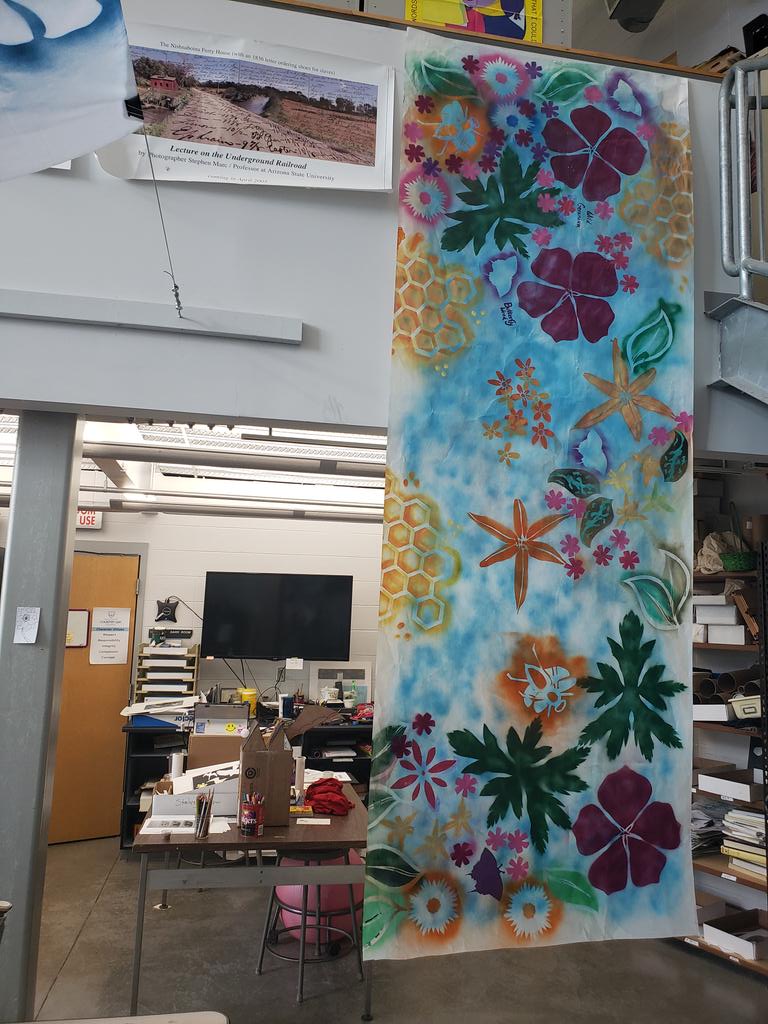 Amylynbrand's tweet image. Pretty excited about how our #Art 3 mural study on the theme of native plants and #pollinators is shaping up @CountryDay! Some of the Art 1 and 2 students helped too! #ccdslearning #ccdsarts #ccdsgreen @jgweinheimer @natur_xperience @jencjensen5