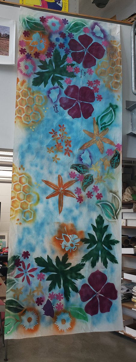 Amylynbrand's tweet image. Pretty excited about how our #Art 3 mural study on the theme of native plants and #pollinators is shaping up @CountryDay! Some of the Art 1 and 2 students helped too! #ccdslearning #ccdsarts #ccdsgreen @jgweinheimer @natur_xperience @jencjensen5