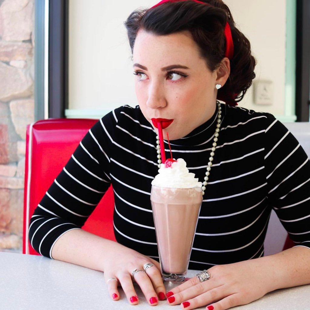 ProvoBeach's tweet photo. -
Do you eat the cherry on top? Or just like the look of it on top of your yummy desserts?
-
Photographer @ashlynhphoto Model @chorn1999
#IkesCreamery #ProvoBeach #ShopsAtRiverwoods #ProvoUtah #Provo #utah #UtahValley #UtahEats #UtahDesserts #ProvoEats #ProvoDesserts #UtahFoodie https://t.co/vpdZEYt6j9