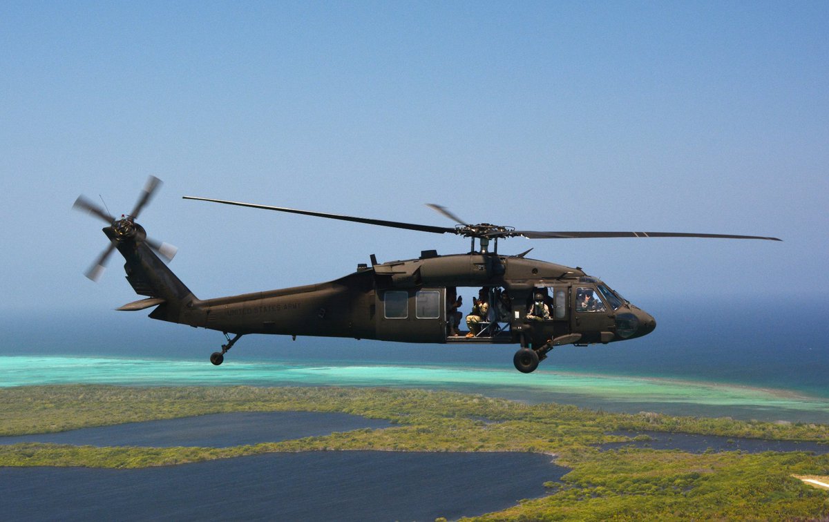 CavasShips's tweet photo. China's new Z-20 #helicopter clearly is NOT a Sikorsky UH-60. I mean, that's obvious. https://t.co/wvxJrLjPgZ