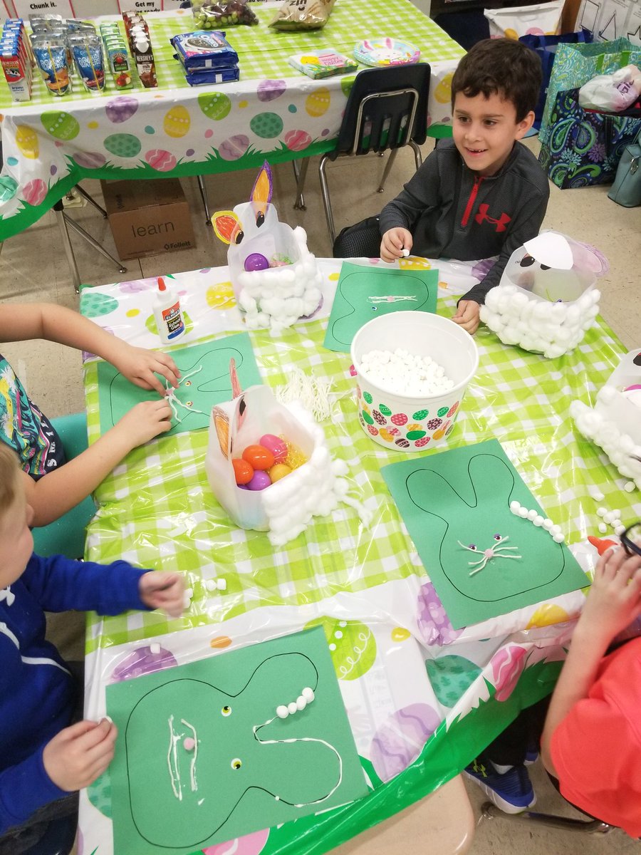 Spiegler4thies's tweet photo. Spring party fun! #springblink #springhassprung @SevenOaksOwls @FortkampBre https://t.co/P7md4YNabQ