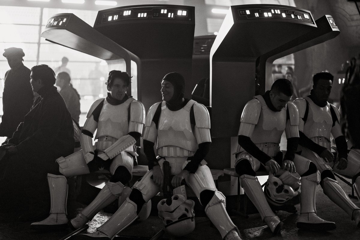 starwars's tweet photo. "In between takes on the massive 007 stage at Pinewood studios, I noticed these stormtroopers taking this much-needed break and caught this moment."-Head of ILM, @rbredow, takes us behind-the-scenes in his new book @ILMVFX Presents: Making Solo: A Star Wars Story, available now. https://t.co/XvpEx9yQ2K