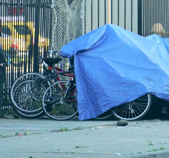 SFbikebandits's tweet photo. Huge chop shop behind Lowe’s on Loomis st. Probably a dozen stolen bikes hidden under this tarp. Come find your bike here if it was stolen in Mission or Soma!! @stolenbikessfo @SFPD watch out the guy has nunchucks!!! 🧟‍♂️ https://t.co/iLwokvq3nh