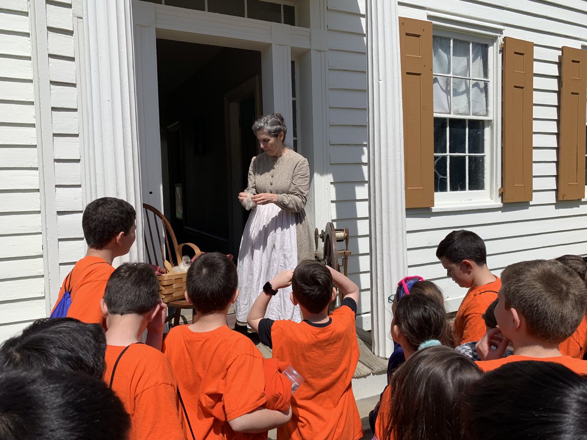 mrspatinoPOB's tweet photo. A perfect day for a glimpse into the #ColonialTimes at #OBVR @Sezgregnyc @mrsclampittPOB @ParkwayPOB @POBSchools https://t.co/yqEPrviZMe