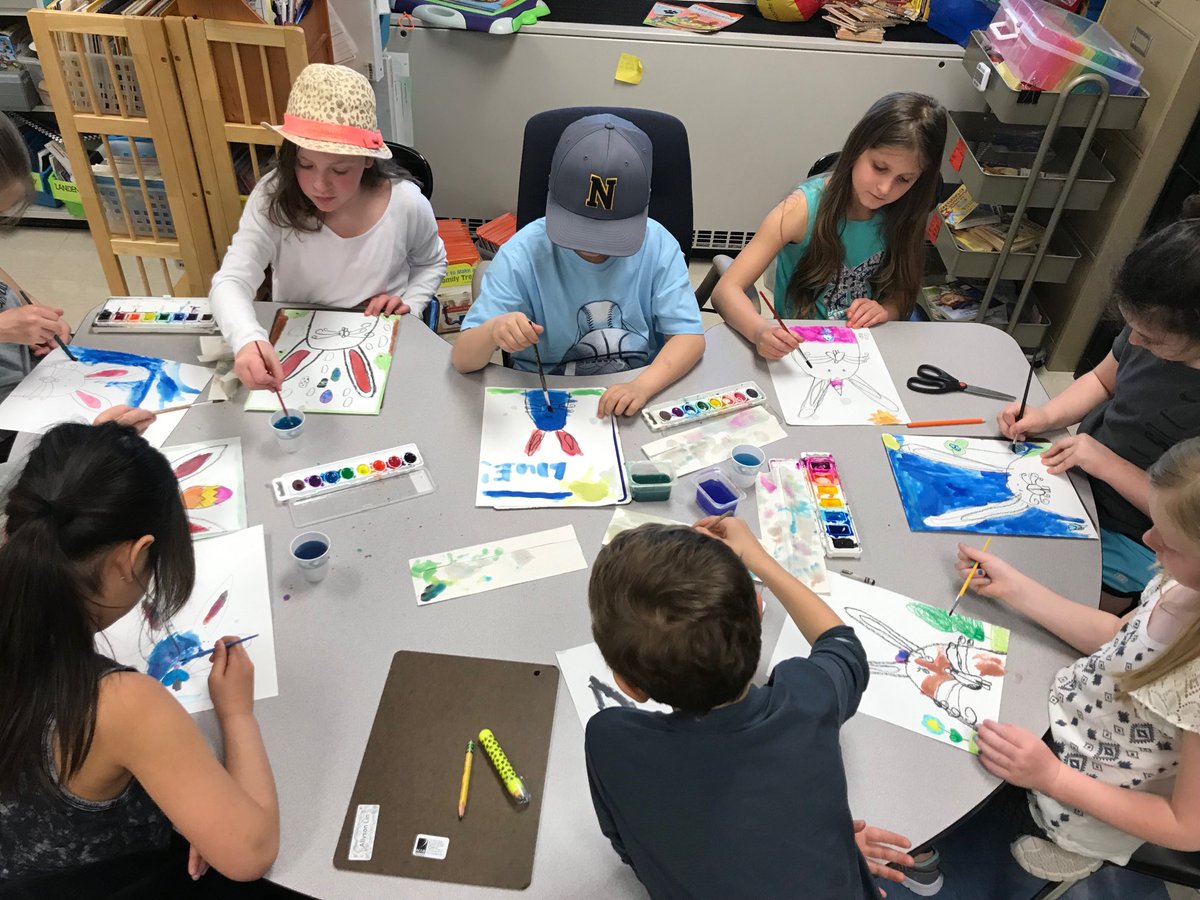 nwefirst's tweet photo. Water coloring for fun! #nwetigers #secondgradefun https://t.co/tRJCkgUJXi