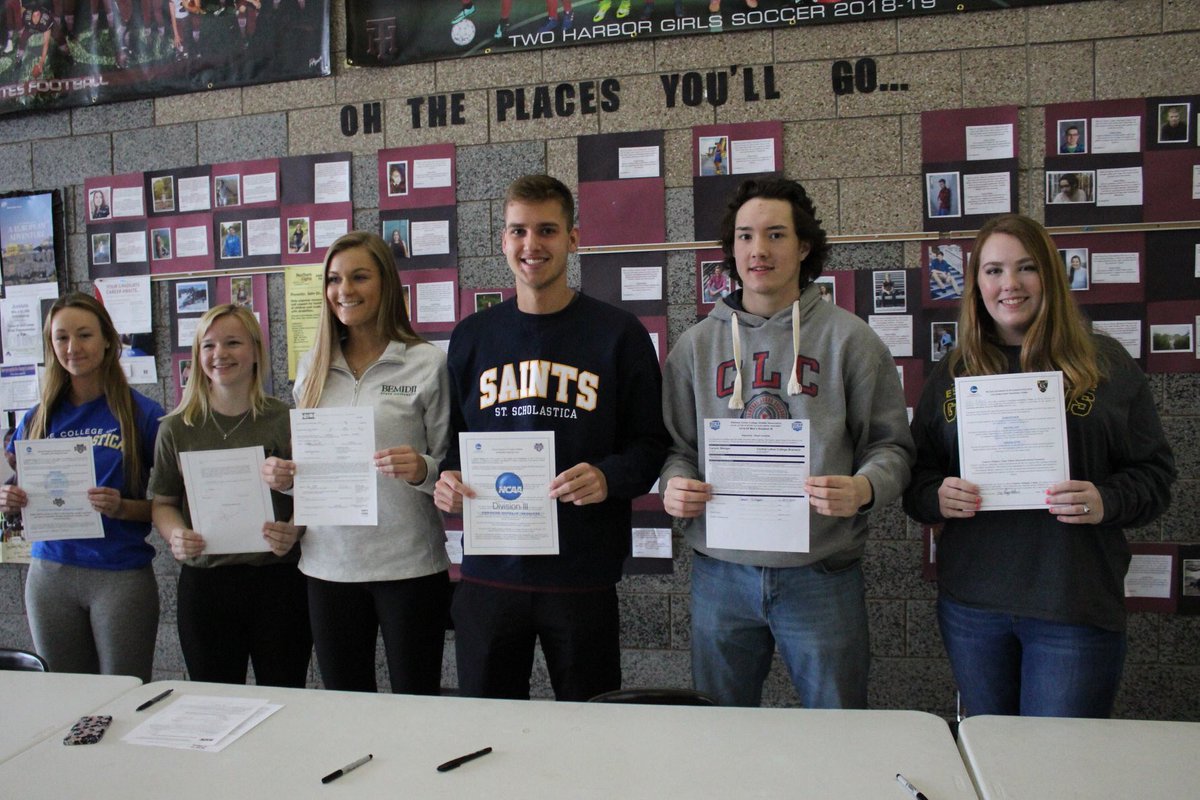 CoTHHS's tweet photo. Today was signing day🎉 #goAgates https://t.co/6i3Midn4yX