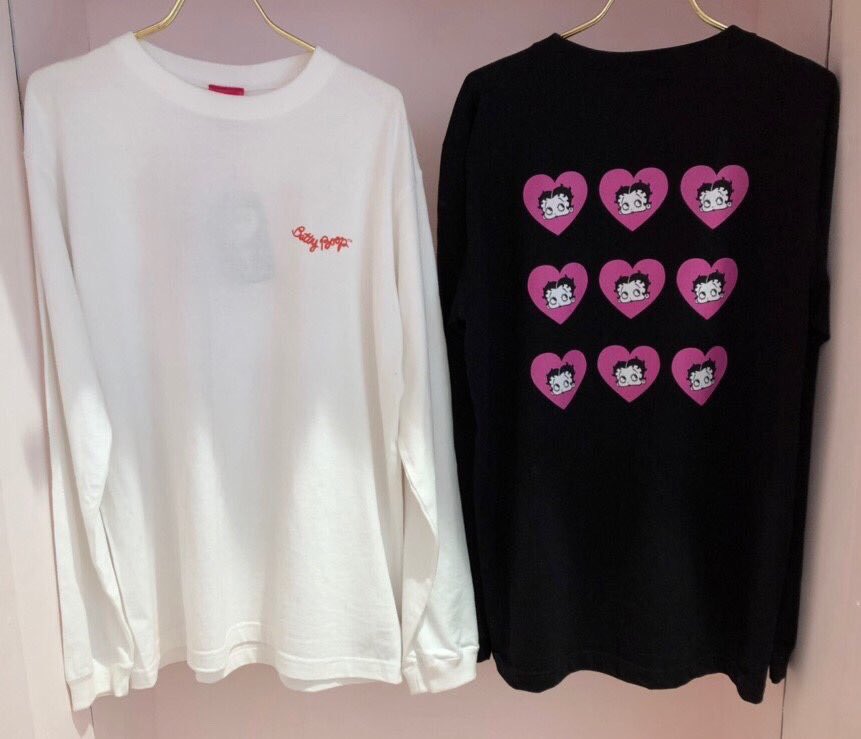 StoreLV's tweet photo. 💘💘💘人気ITEM💘💘💘

🖤2WAYボリュームパフBL(BLK)
¥4,900+TAX

🖤LV×Betty Boop™️ loveロングTシャツ(WHT,BLK)
¥6,900+TAX

🖤ハートボタンパイソン×サテンパイピングキャミOP(BEG,PNK)
¥6,900+TAX

🖤ハートボタンパイピングギンガムチェックハイウエストSP/T(BLK)
¥4.900+TAX

お早めに店舗まで❤️ https://t.co/dvm3gNUXIx