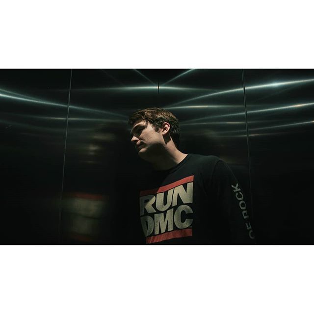 It wouldn't be Mav without the Run DMC shirt.

Inspired by: @bingeyan 🙌🏽
.
.
.
.
#reflectionphotography #darklight #shadowplay #moodyphotos #photographers #fashion #rundmc #stylebook #style #lookbook #vscocam #vscoedit #streetphotos #mood #silhouetteport… bit.ly/2vb2nGc