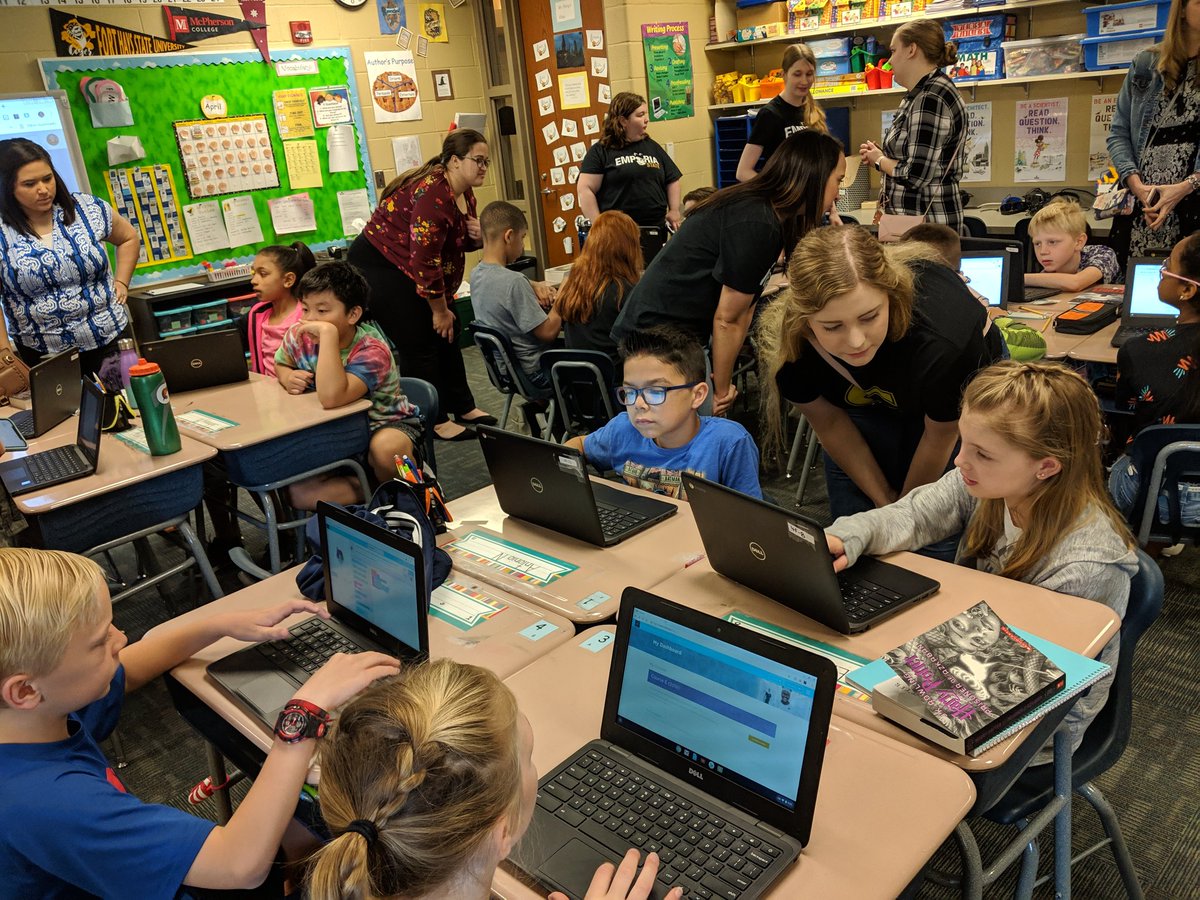 Todd_Flory's tweet image. Last week my students did a great job showing some of the technology and projects we&apos;ve done in class, including @EmpaticoOrg, to students in the @ESU_BEST program! @butlercc @emporiastate @NNSTOY #SparkEmpathy @AndoverSchools