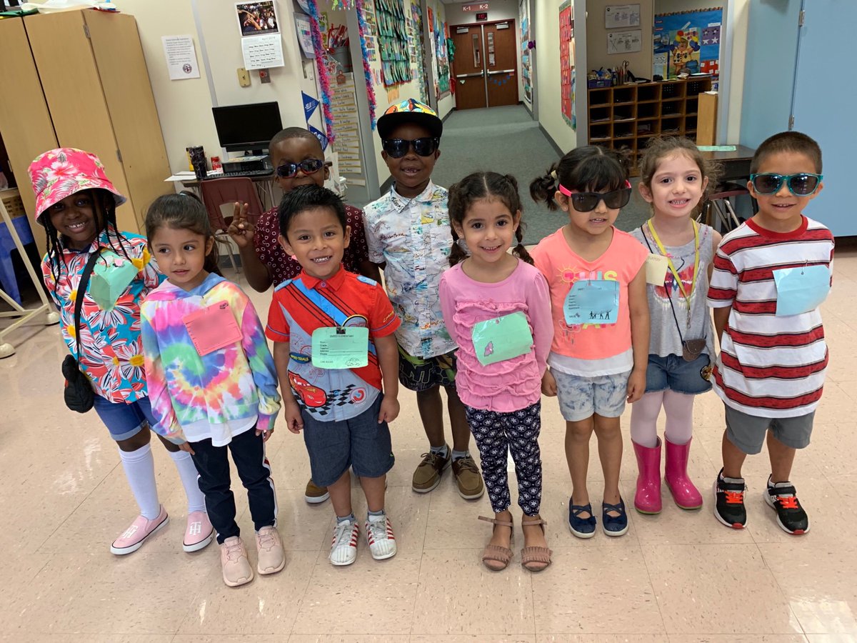 Uroosabhussain's tweet image. Pre-K celebrated tacky tourist day by taking a bus tour as part of our transition to Kindergarten!!! 🚌🏖🗺 #multiculturalweek #ECTransition @Aliefsneed @AliefPreK