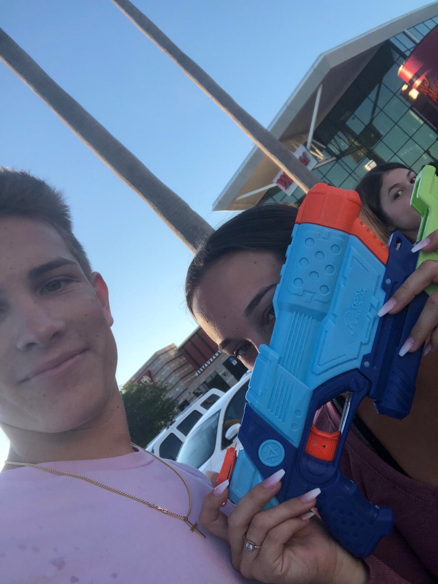 jakepowell_16's tweet photo. Team Geeked wet up Callie Mehl, Lexi Smith, and Molly O’Donnell 2x 🔫🤠 @Ahswaterwars191 https://t.co/edBbPGKPtK