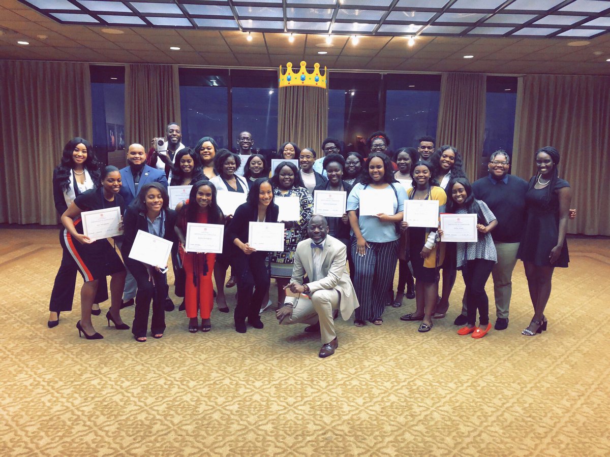 Lamar_NAACP's tweet image. This is what Black Excellence at Lamar looks like! Shoutout to all the Black leaders on campus who were recognized at the Toast to Leadership Recognition Banquet. 💙💛✊🏾
