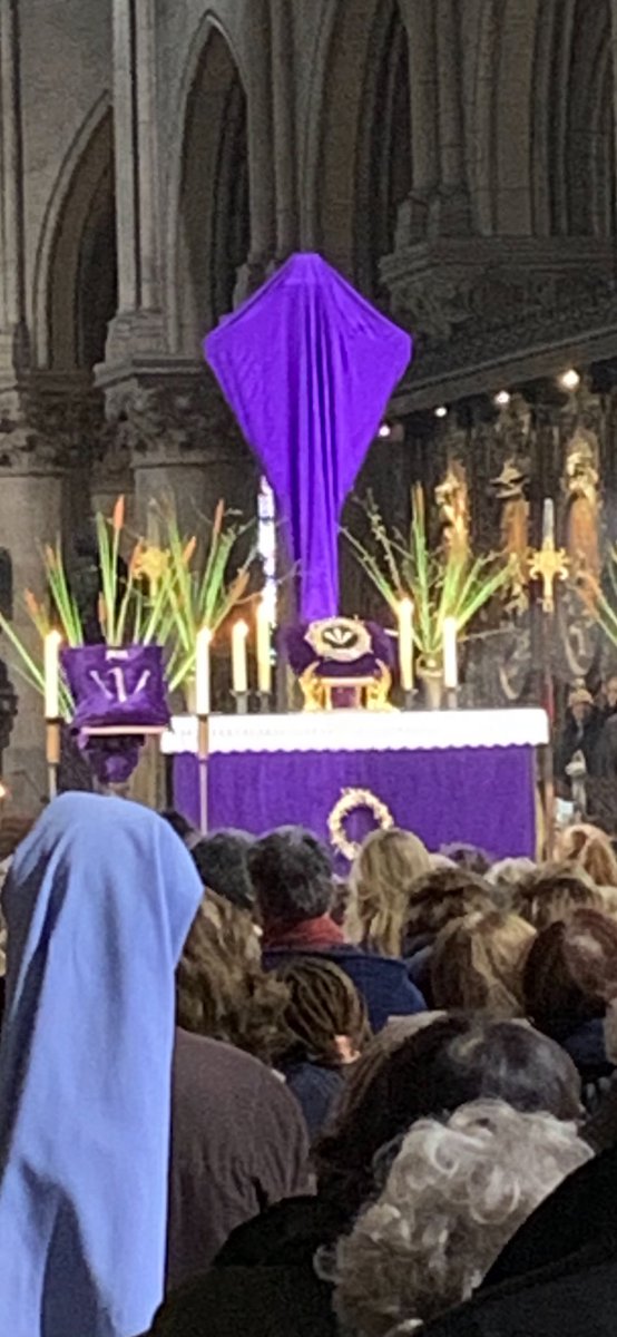 So grateful to have personally attended the very special Veneration of the Crown of Thorns on the Friday preceding the tragic fire! ⁦<a href="/notredameparis/">Cathédrale Notre-Dame de Paris</a>