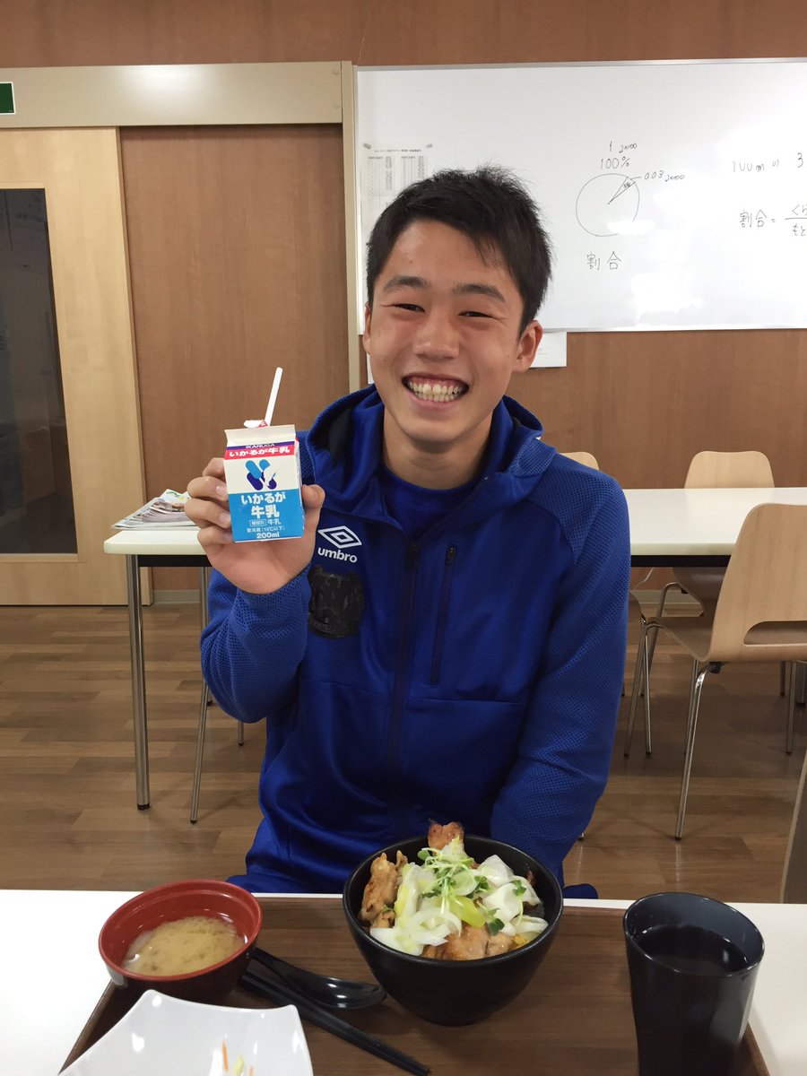 ガンバ大阪オフィシャル 先日のプレミアリーグ第2節で今季初勝利を挙げたガンバユースですが その選手達が住む青翔寮に この4月より いかるが乳業 様から いかるが牛乳 をご提供頂くことになりました ありがとうございます ありがとうござい ガンバ大阪オフィシャル 先日のプレミアリーグ第2節で今季初勝利を挙げたガンバユースですが その選手達が住む青翔寮に この4月より いかるが乳業 様から いかるが牛乳 をご提供頂くことになりました ありがとうございます ありがとうござい