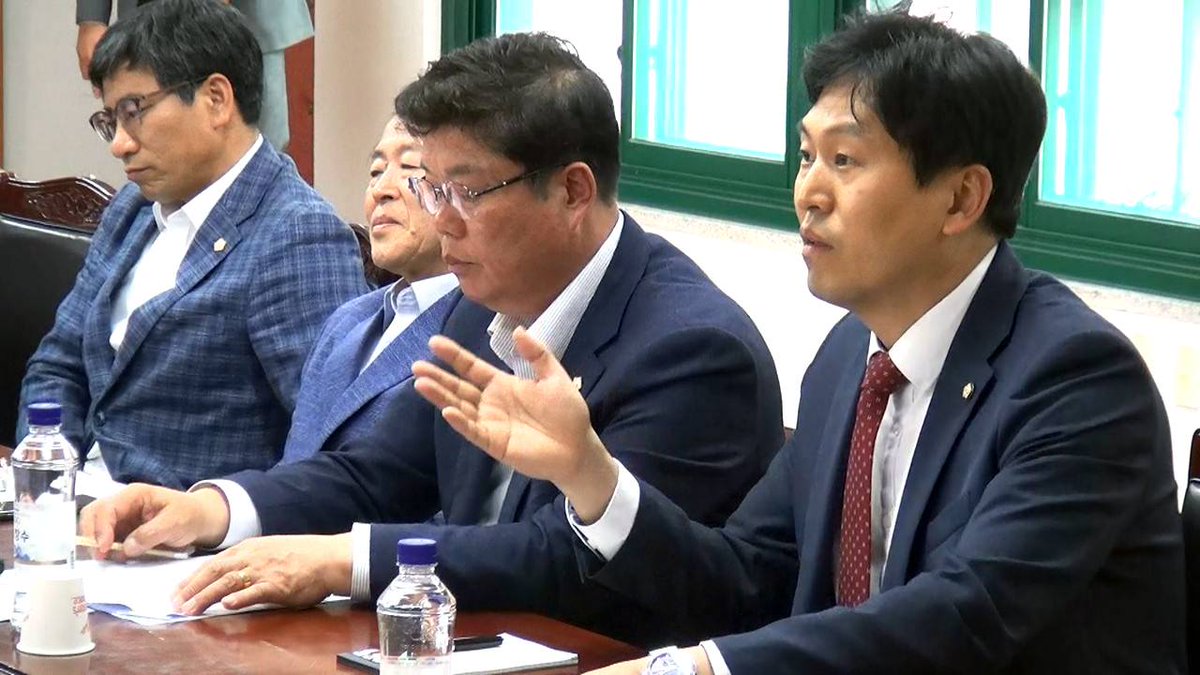 어제 오후 죽산보 해체반대 투쟁위원회와 간담회를 진행했습니다. 
(원문)
페이스북 - facebook.com/nowjs
블로그 - blog.naver.com/nowjs21