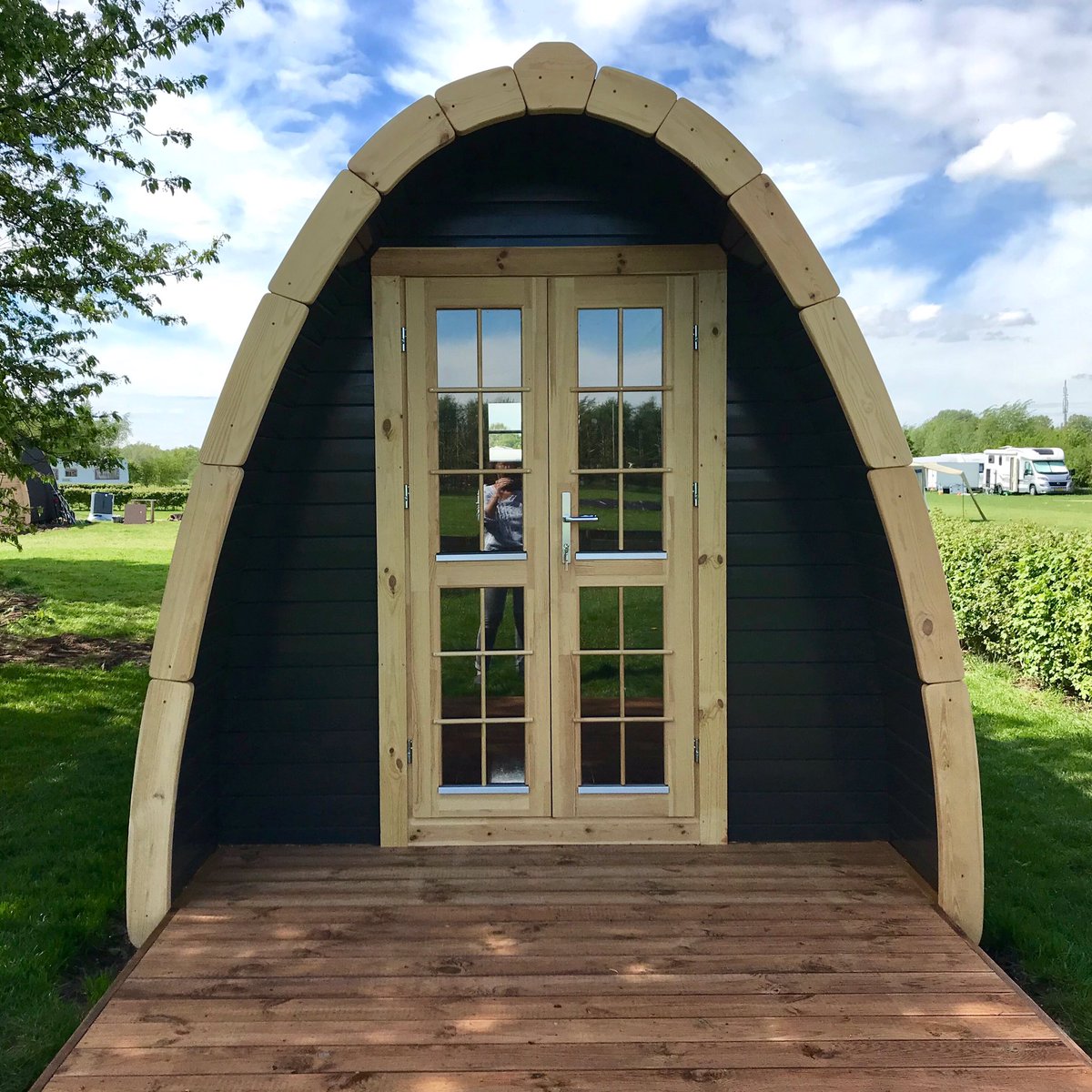 Camping pods
Uniek overnachten in een Pod. Beleef een bijzondere kampeerervaring in één van onze mooie camping Pods. Een Pod is een knus en gezellig half rond houten huisje . kampeerhoevebussloo.nl #campingpod #bussloo #veluwe #ijsselvallei #voorst