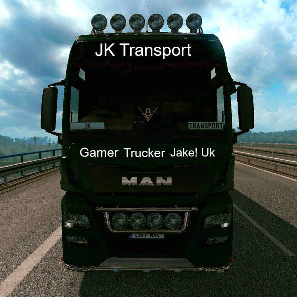 #RoadLegends <a href="/kevteetrucking/">KevTee - Automotive Adventures</a> and all the Vloggers at Truckfest alongside with  <a href="/swampthing4x4/">Tony Dixon</a> <a href="/Truckfest_Live/">Truckfest Live</a> and On Wednesday 1st May, I will be posting my Location and Time for my "Meet &amp; Greet" at <a href="/SCSsoftware/">SCS Software</a> Trailer! 👌💙💯.