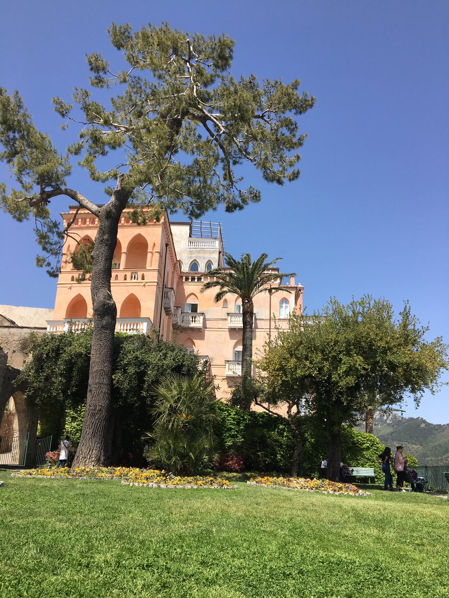 GiancFerr's tweet photo. “Perduto ad un mondo in cui non ambisco avere alcuna parte, siedo solo e comunico con il mio cuore. Compiaciuto del mio piccolo angolo della terra, felice di essere venuto, non dispiaciuto di dover ripartire.”
D.H. Lawrence https://t.co/PV7aaDmp9S