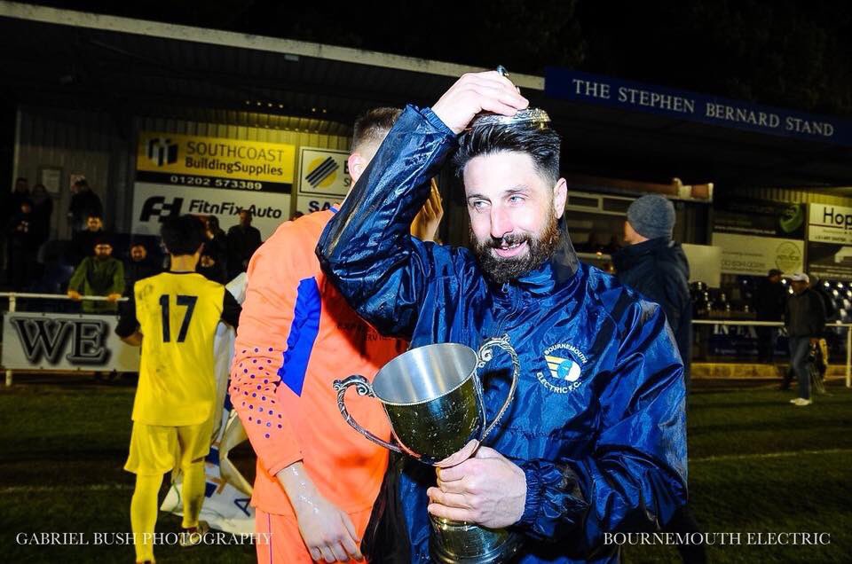 BmthElectric's tweet photo. ⚡️⚡️⚡️⚡️⚡️⚡️
CUP FINAL DAY!
⚡️⚡️⚡️⚡️⚡️⚡️

🆚 v @bmouthmanorfc 
🏆 Poole Bay challenge cup 
📆 25/04/2019
⏰ 19:30
🏟 Hurn Bridge  

💷 Admission: £4 adults, £2 children

Come and support the boys in our cup final👍🏼⚽️ https://t.co/XuGOZedSqj
