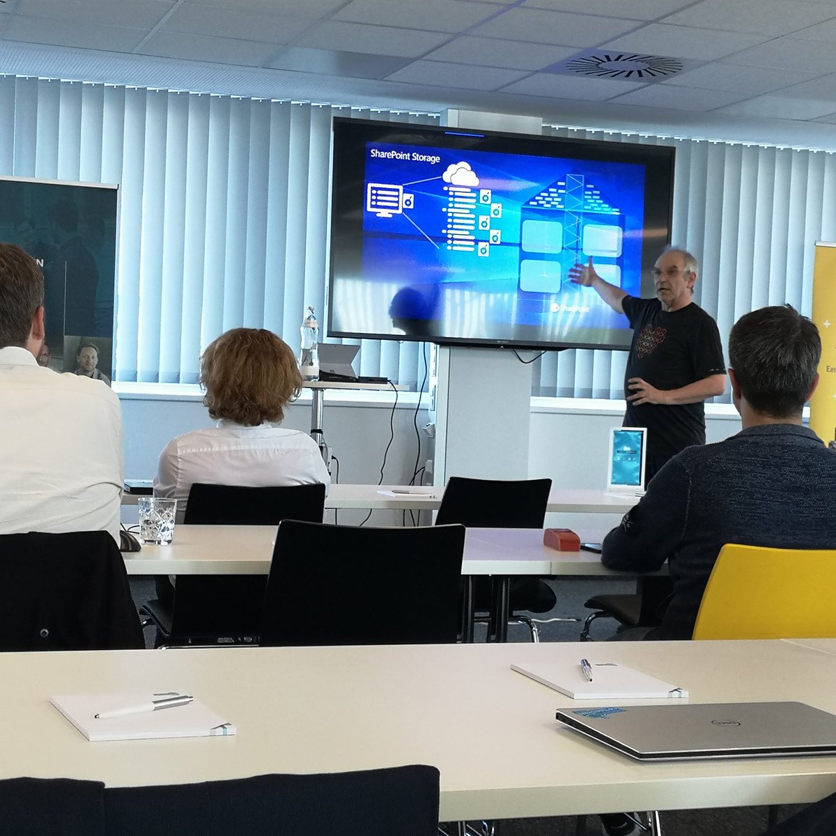 solvion's tweet photo. Wolkenlos in Graz bei der Valo Roadshow! Naja, nicht ganz, denn @HansBrender erzählt gerade von der Cloud und wie das nun alles mit SharePoint und OneDrive (for Business) zu tun hat. Sonnige Grüße &amp; Danke Hans für die Einblicke! https://t.co/vHCoqnHU32