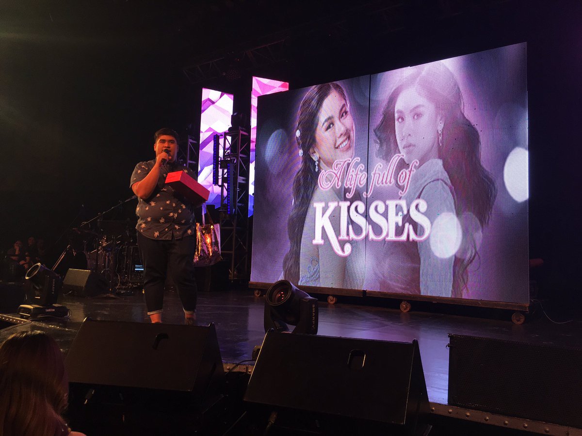 reigndraps's tweet image. Host si Mamang Vaughn @KissesDelavin 
#LoveALifeFullOfKISSES