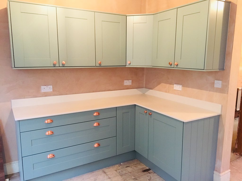 InstallationsDC's tweet photo. Recent kitchen in Cheadle finished... THAT 900mm #Belfastsink! #ovalroom #kitchenfitter #fittingproject #kitchen #fittedkitchen #interiors #property #architecture #interiordesign #homedecor #homerenovation #renovation #manchester #cheshire #kitchensoftwitter https://t.co/718D03kTpf