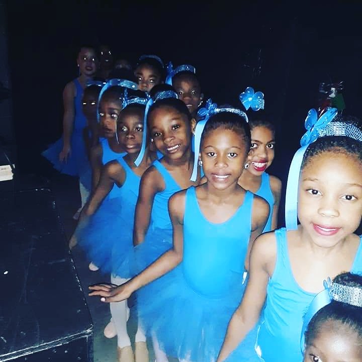 MsDarlette's tweet image. Blue!! These little ones ate dancing to Blue by Beyonce and competing