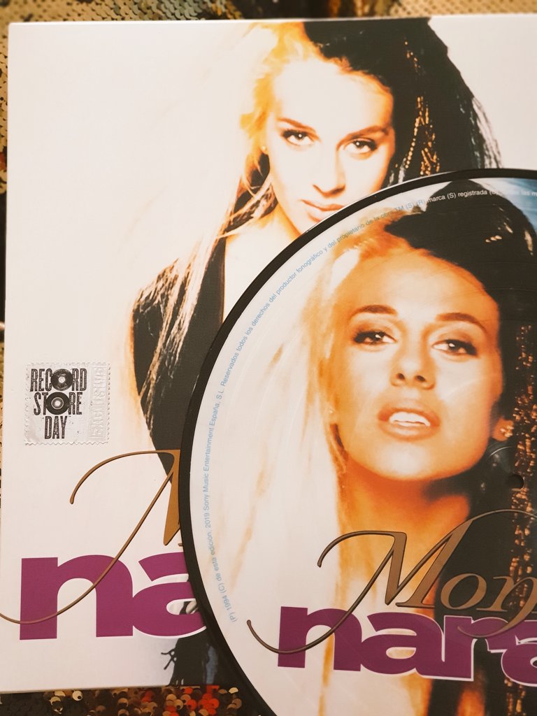 SpicemaniacPop's tweet photo. #retroback con @monicanaranjo buenos y Bonitos recuerdos¡! La inocencia de un pre adolescente flipando con LA VOZ...bailando en secreto " Supernatural" "Fuego de Pasión "...💣 PRECIOSURA¡! de #Picturedisc #RSD2019 https://t.co/qmxFHbDvY9