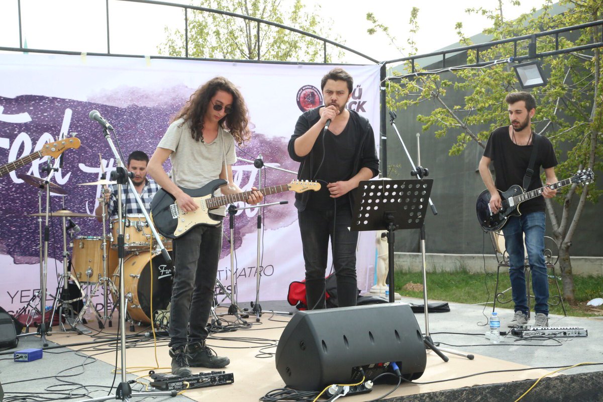 Öğrencilerimiz Feel the fest ile baharı rengarenk görüntülerle karşılıyor 🤟batı yerleşkesi küçük amfide devam eden etkinlikte sen de yerini al <a href="/sdurock/">SDÜ Rock Topluluğu</a> <a href="/endkal/">Endüstri ve Kalite</a> <a href="/BESTIsparta/">BEST Isparta</a> <a href="/sdu_dans/">SduDans</a> <a href="/sdutopluluklar/">sdütopluluklar</a>